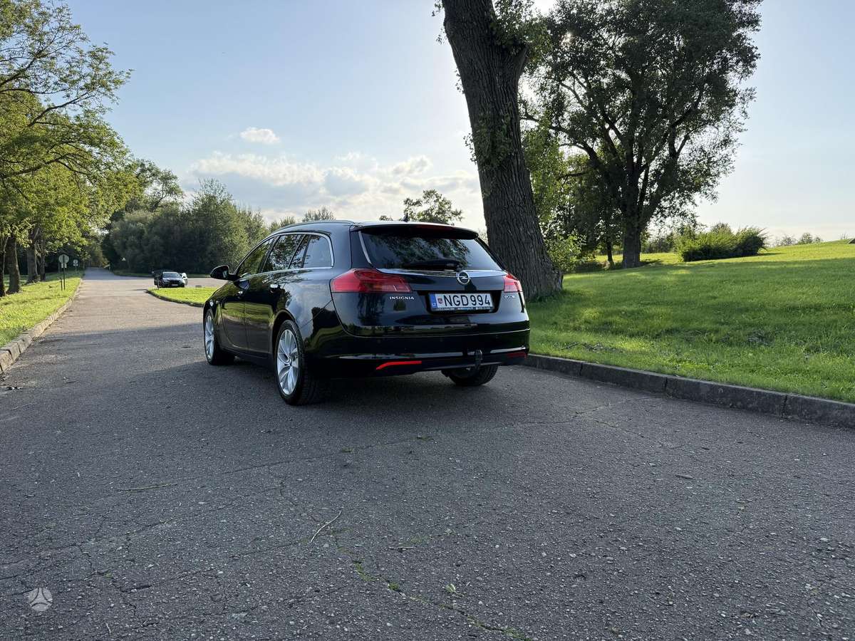 Opel Insignia, 2.0 l., hatchback