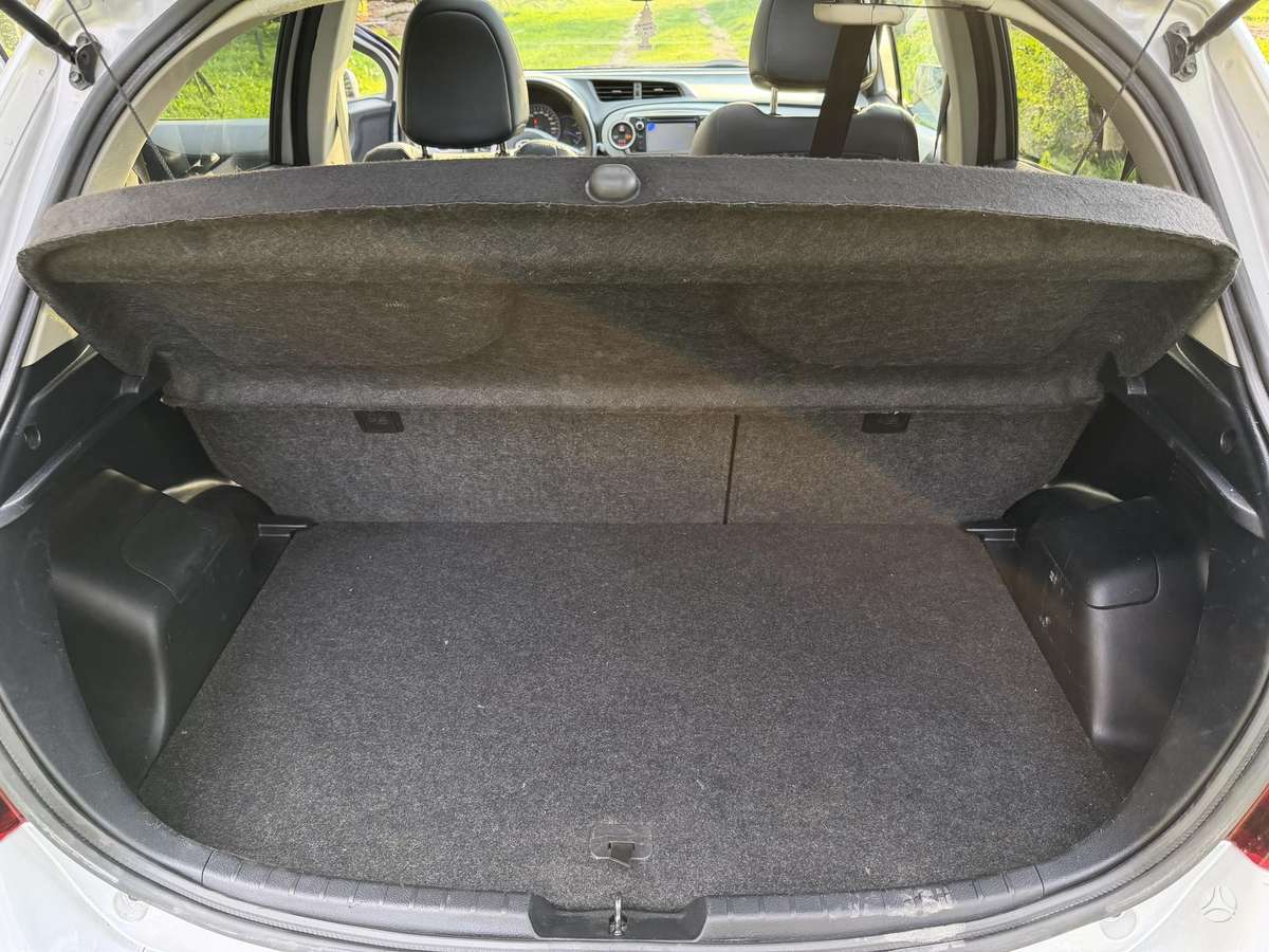 Toyota Yaris - 8