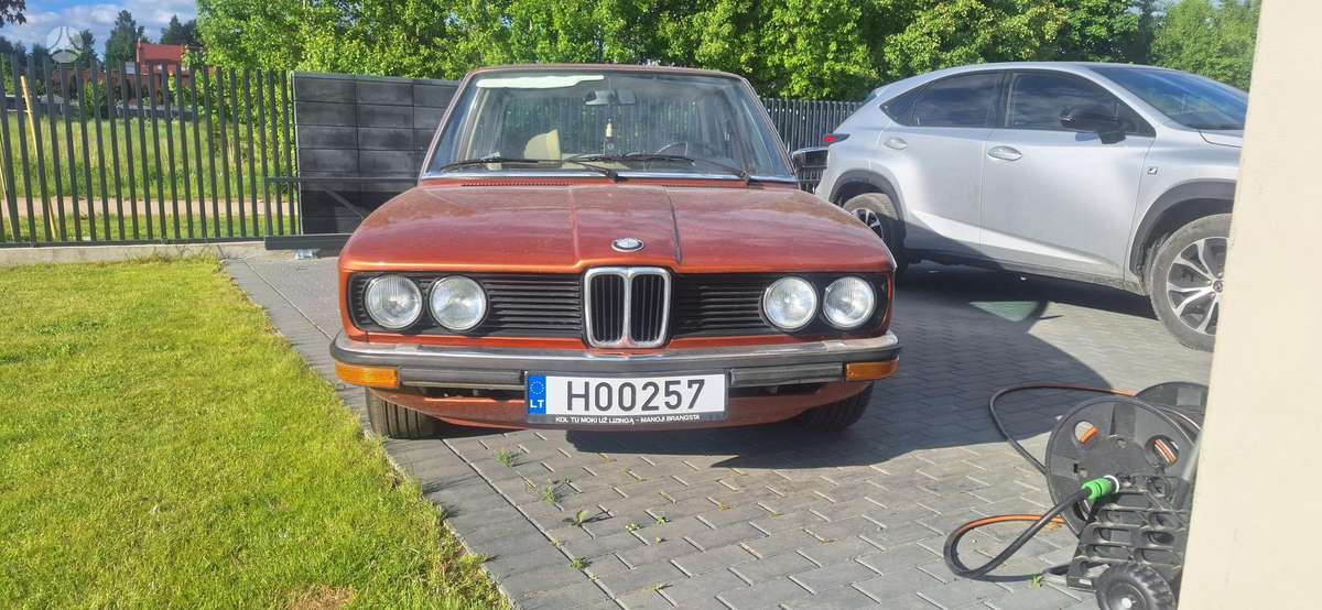 BMW 518, 1.8 l., Седан