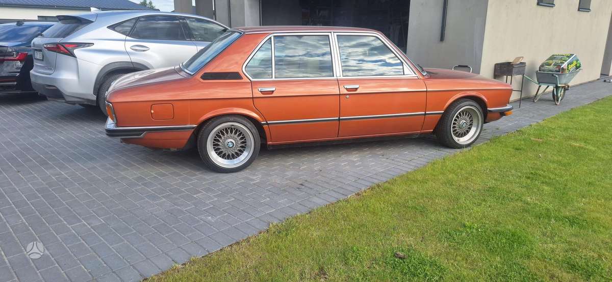 BMW 518, 1.8 l., Седан