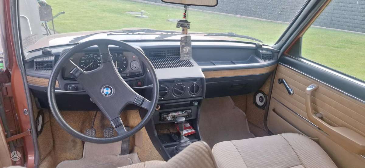 BMW 518, 1.8 l., Седан