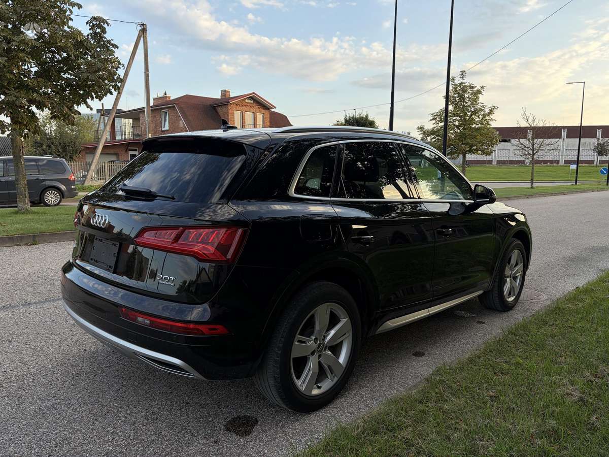 Audi Q5, 2.0 l., off-road / crossover