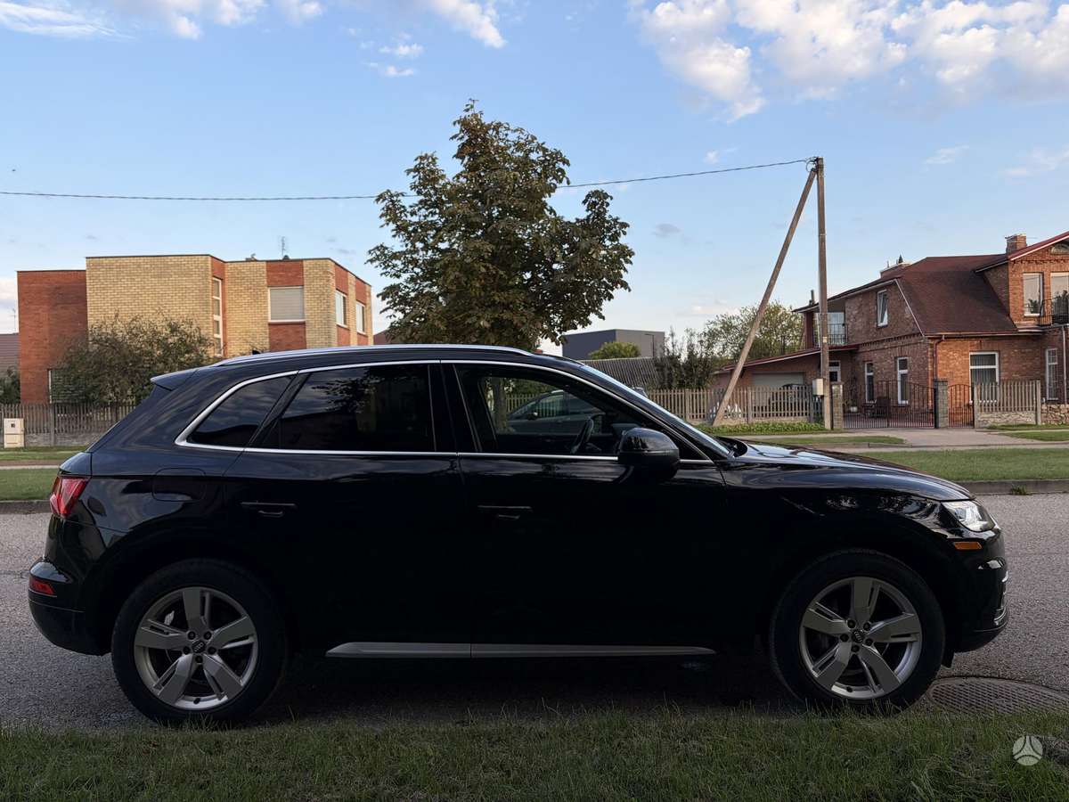 Audi Q5, 2.0 l., Внедорожник / Кроссовер