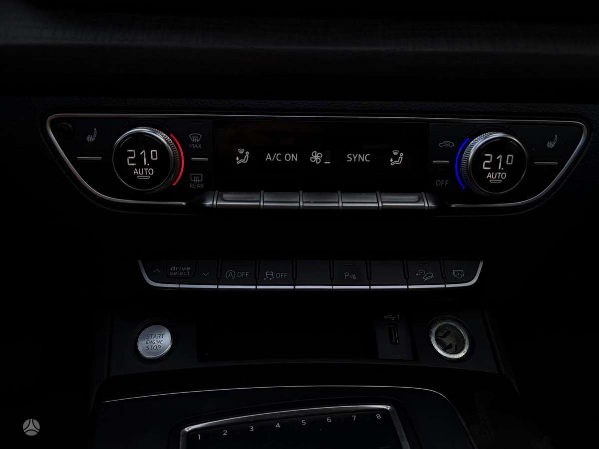 Audi Q5, 2.0 l., off-road / crossover