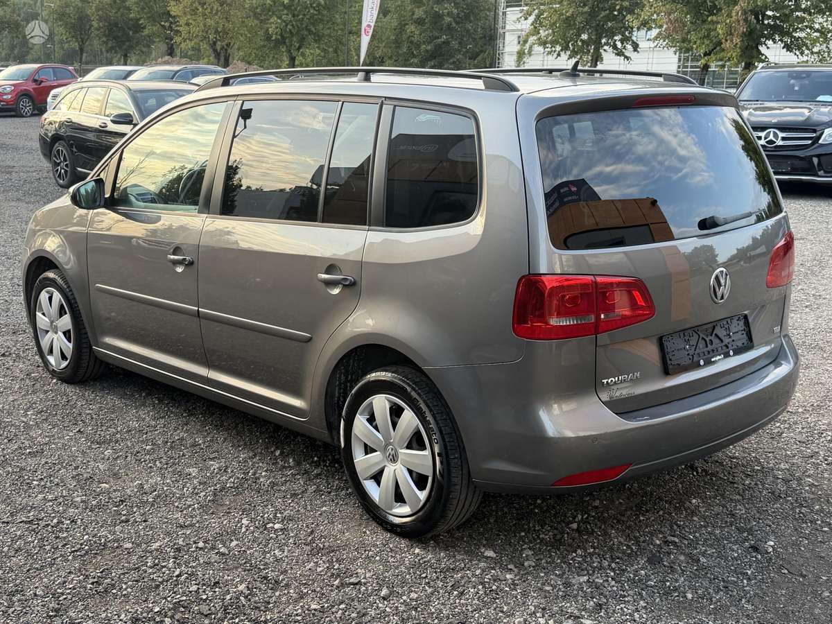 Volkswagen Touran - 4