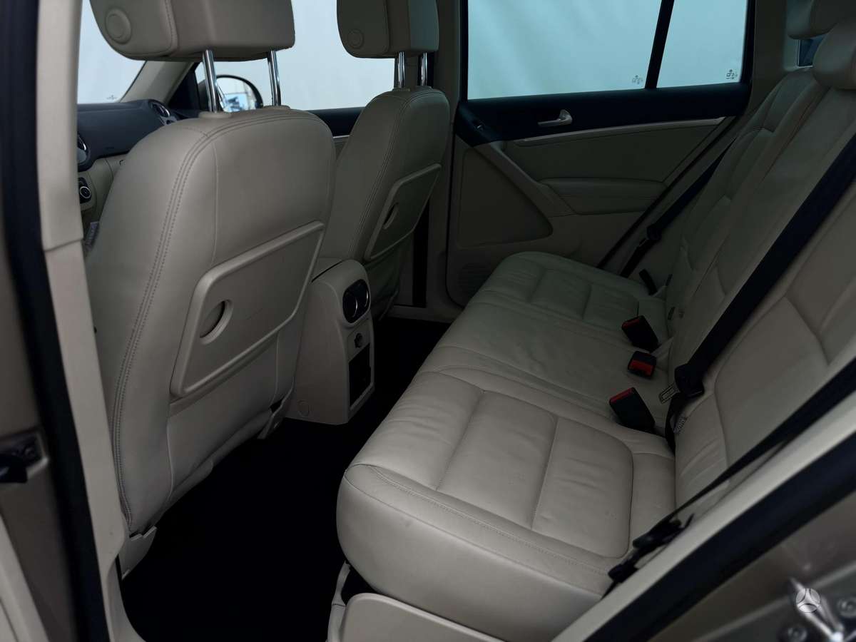 Volkswagen Tiguan - 11