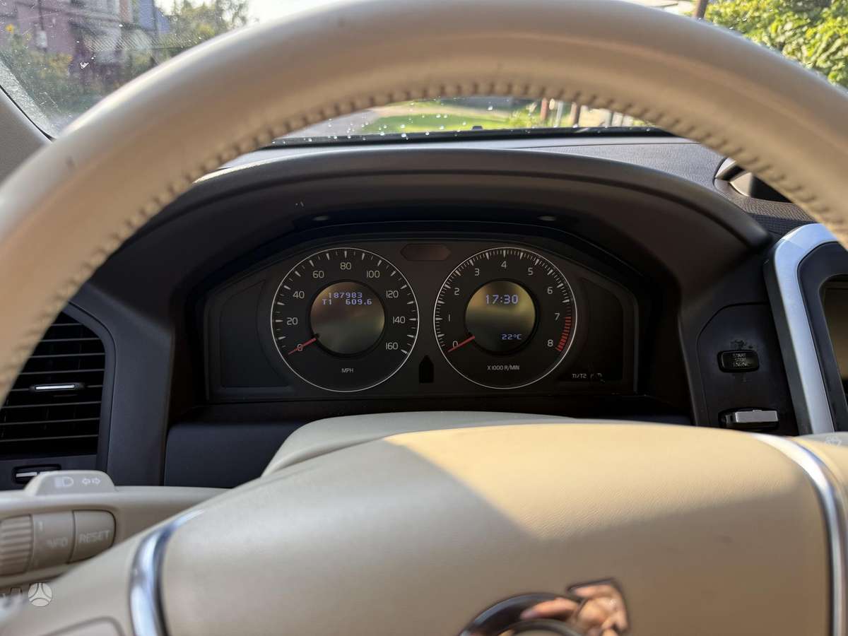Volvo XC60, 3.2 l., off-road / crossover