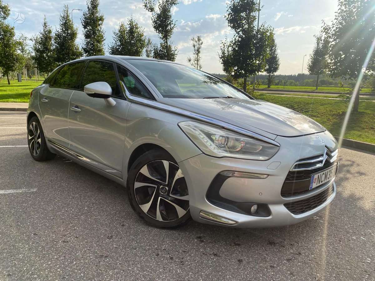 Citroen DS5, 2.0 l., hatchback