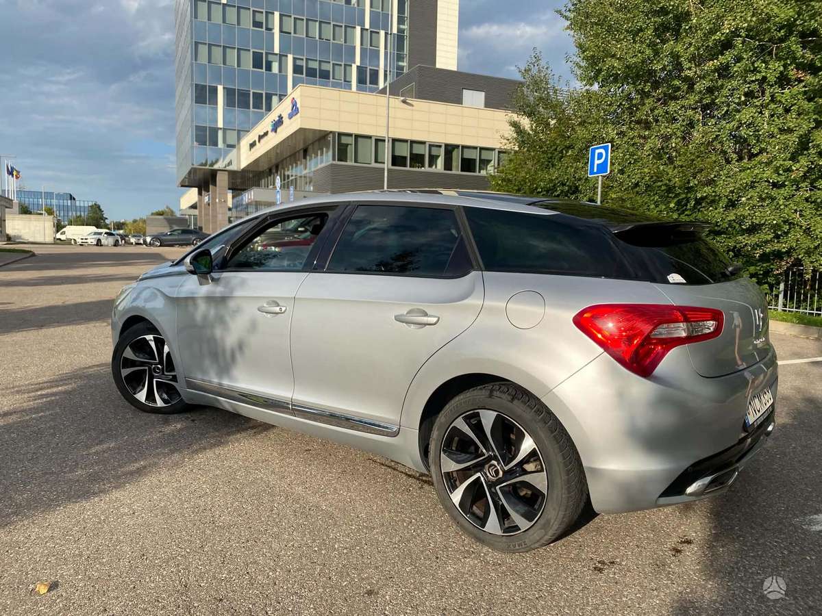 Citroen DS5, 2.0 l., hatchback