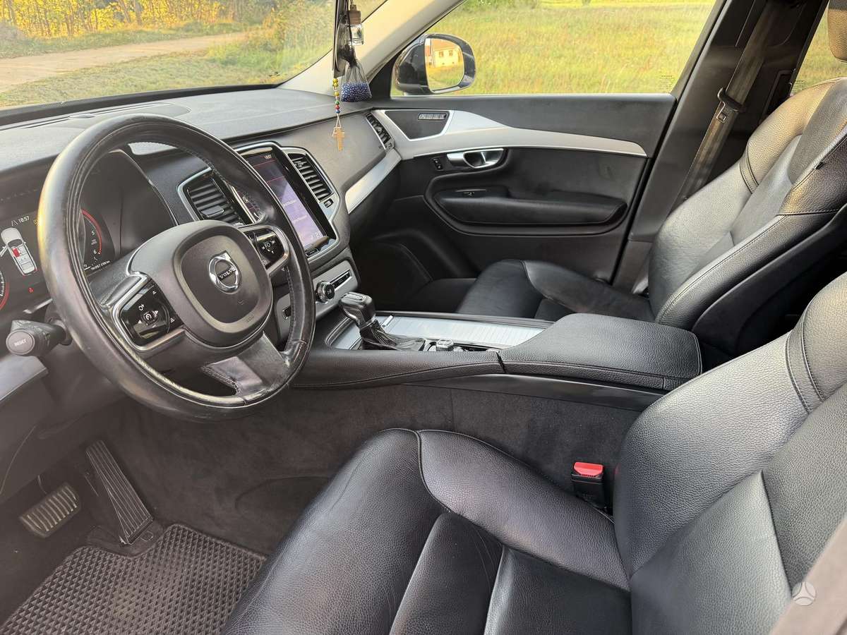 Volvo XC90 - 8
