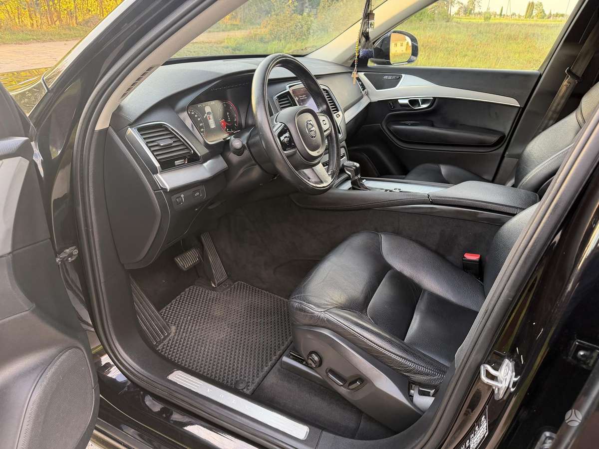 Volvo XC90 - 11