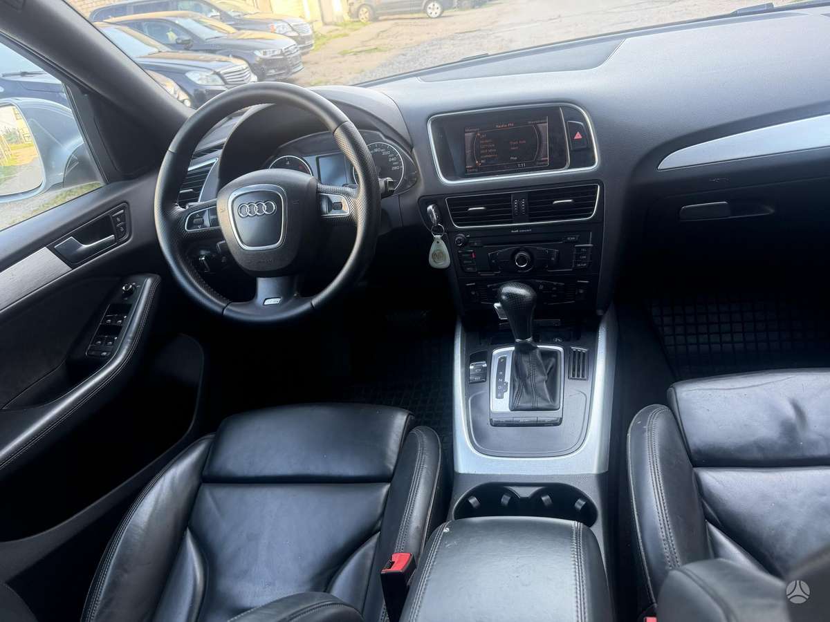 Audi Q5, 3.0 l., off-road / crossover