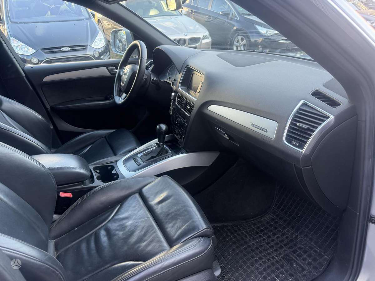 Audi Q5, 3.0 l., off-road / crossover