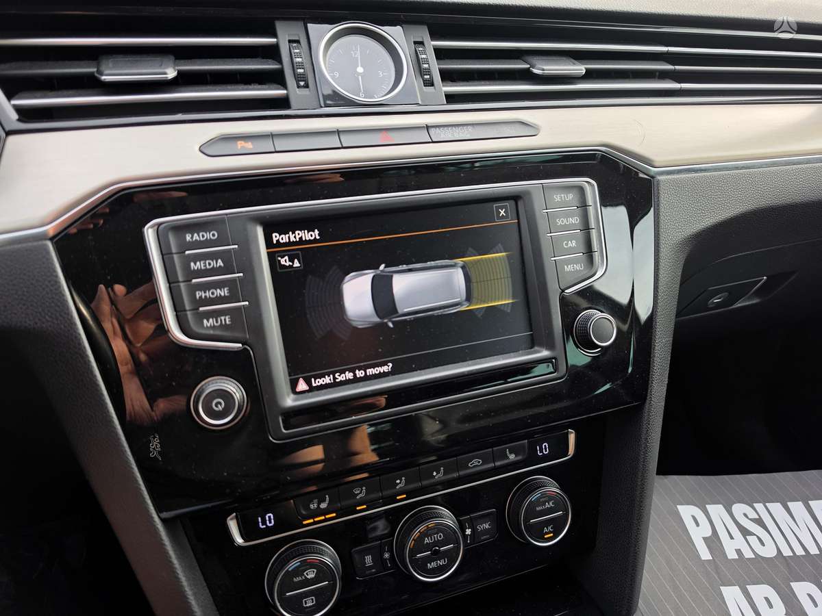 Volkswagen Passat - 10