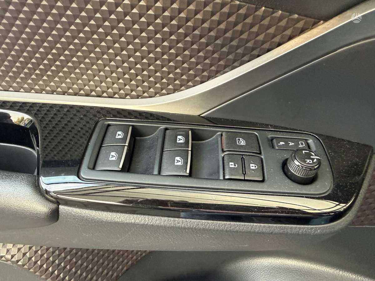 Toyota C-HR - 11