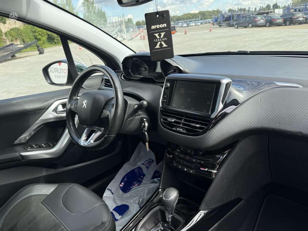 Peugeot 2008, 1.2 l., Хэтчбек