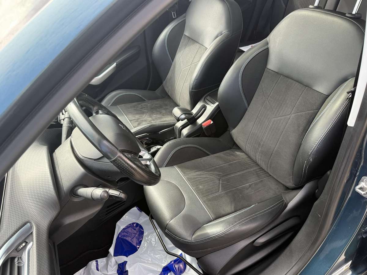 Peugeot 2008, 1.2 l., Хэтчбек