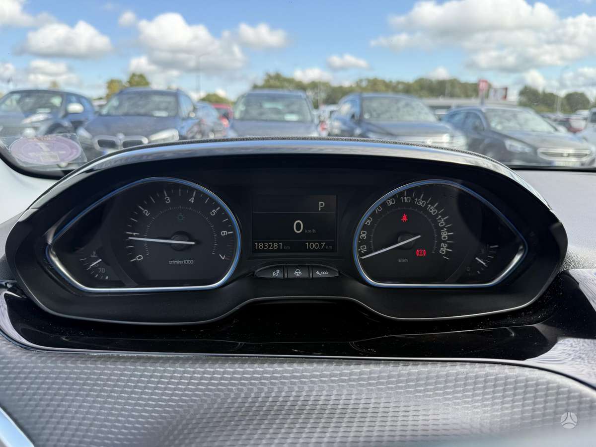 Peugeot 2008, 1.2 l., Хэтчбек