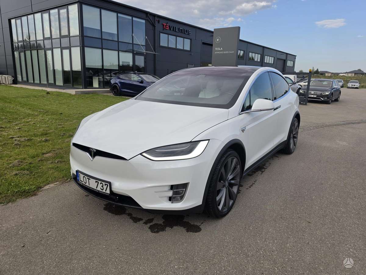 Tesla Model X - 1