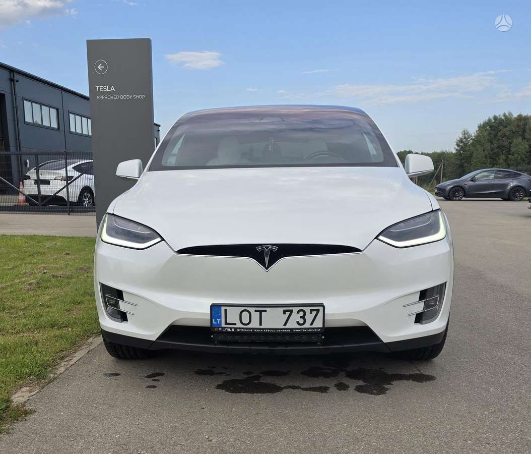 Tesla Model X - 2