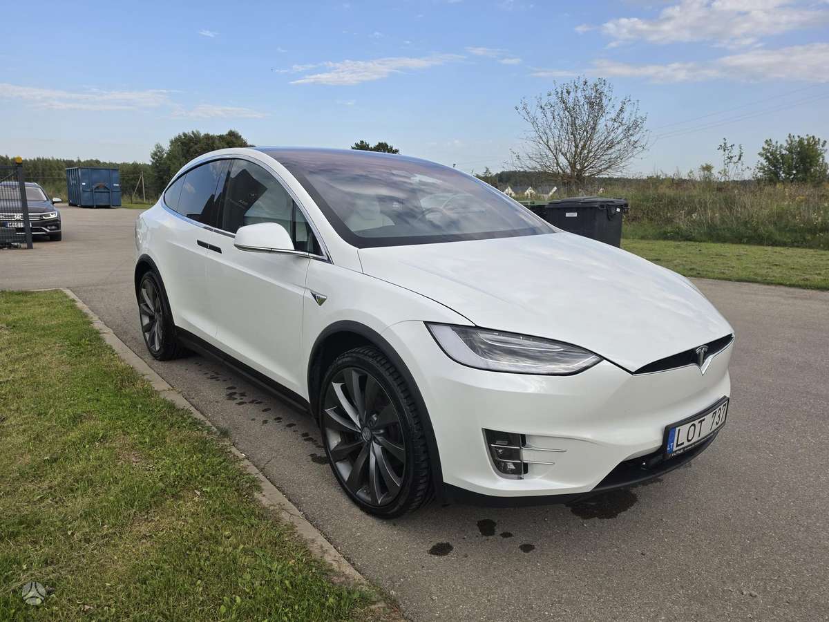 Tesla Model X - 5