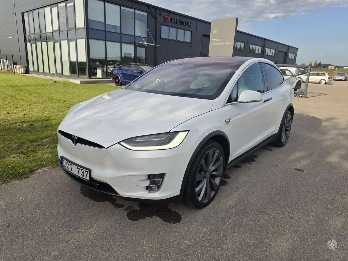 Tesla Model X - 4