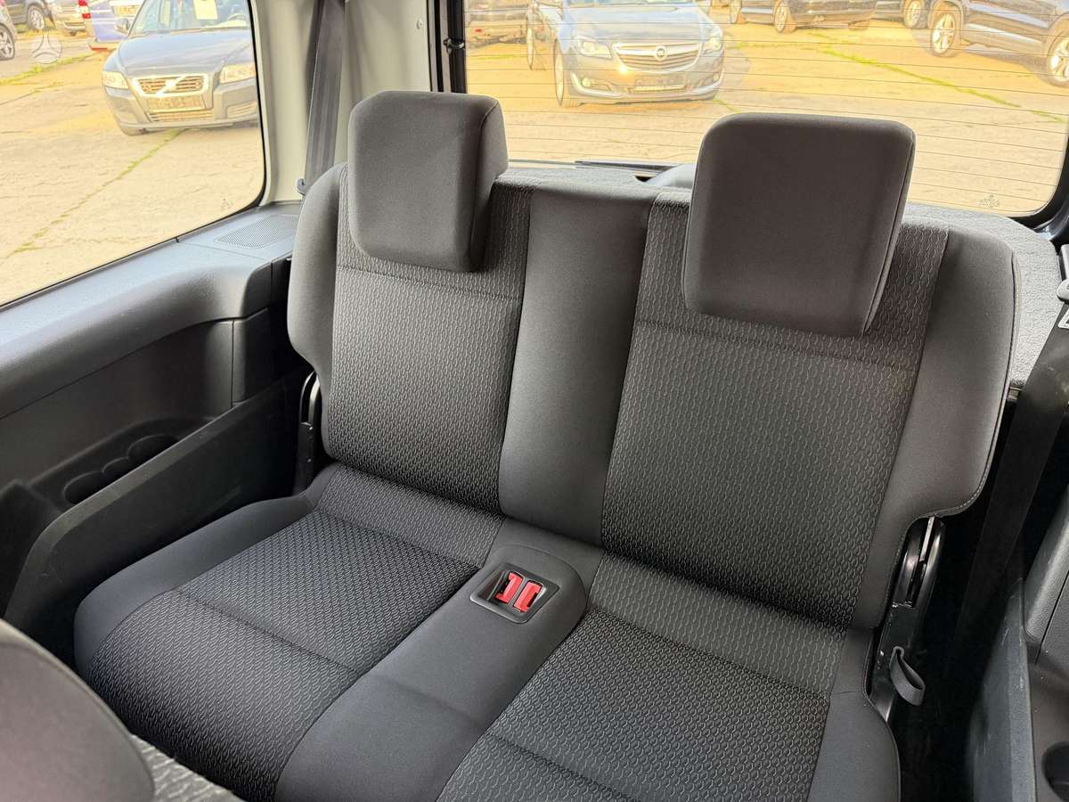 Volkswagen Caddy Maxi - 12