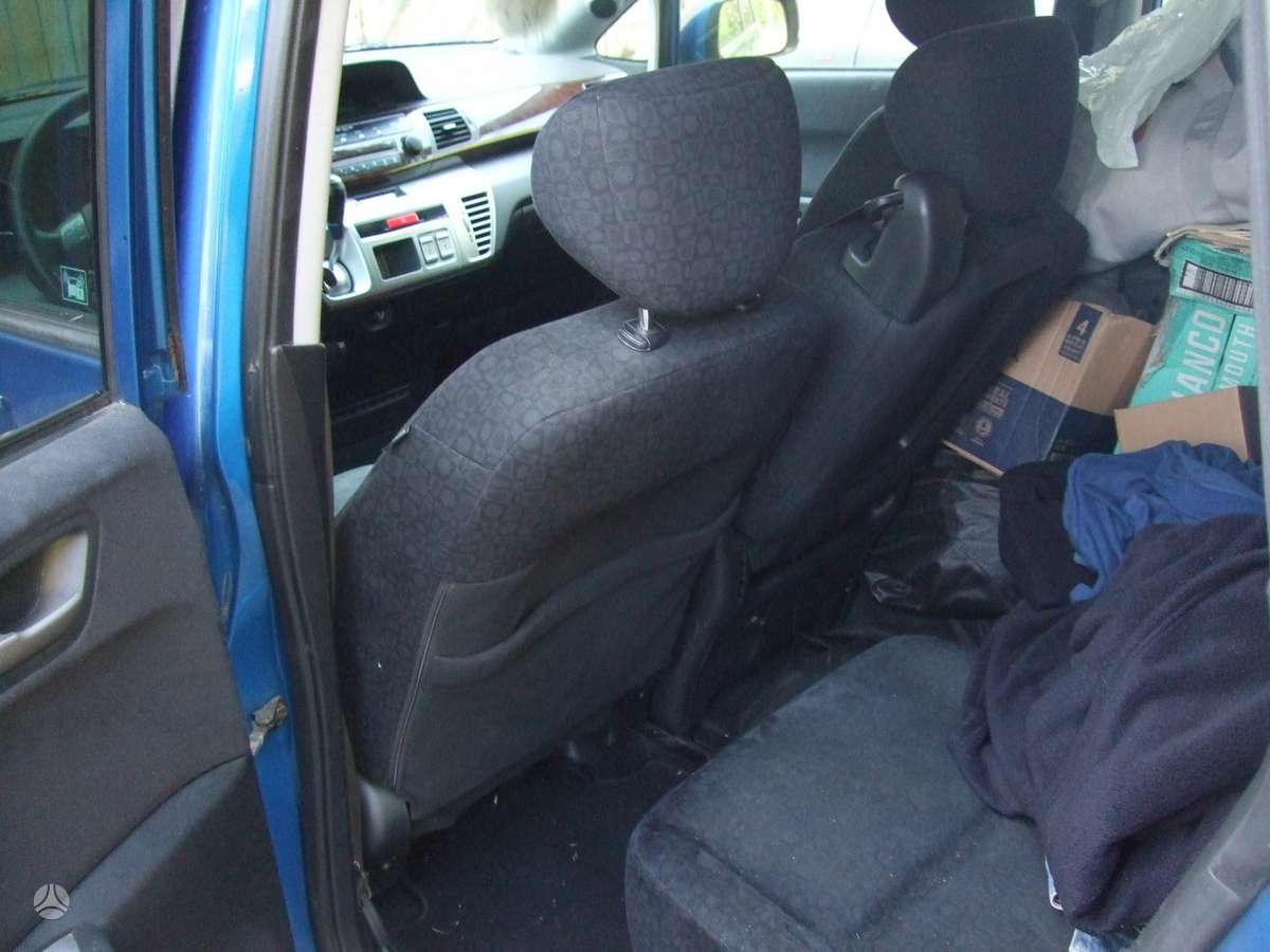 Honda FR-V, 2.2 l., hatchback