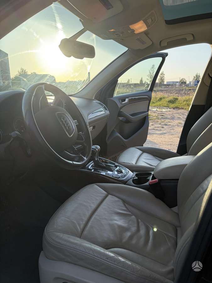 Audi Q5, 2.0 l., off-road / crossover