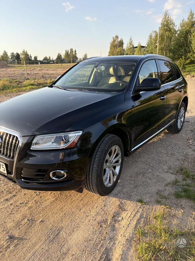 Audi Q5, 2.0 l., off-road / crossover