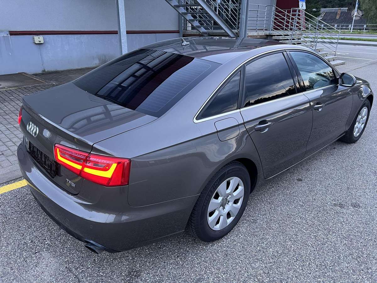 Audi A6, 2.0 l., Седан