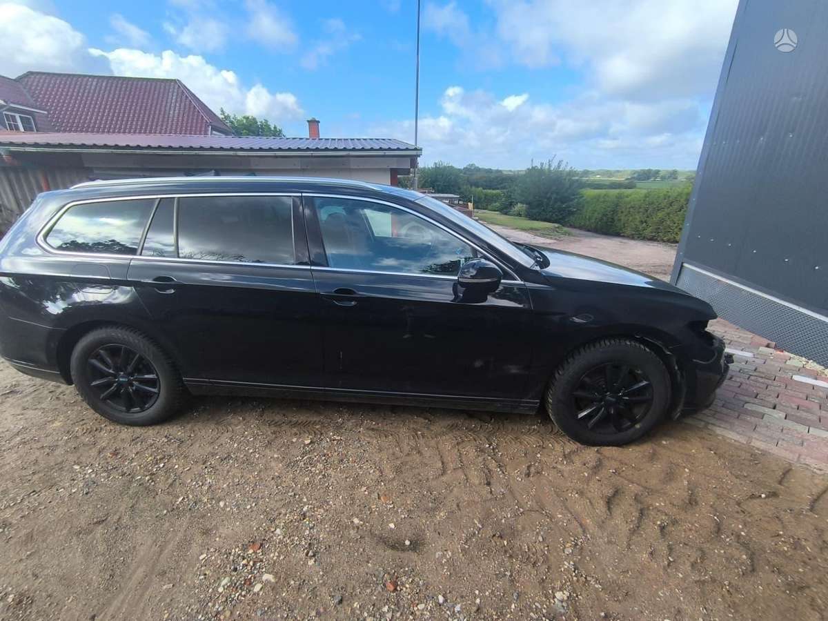 Volkswagen Passat - 1