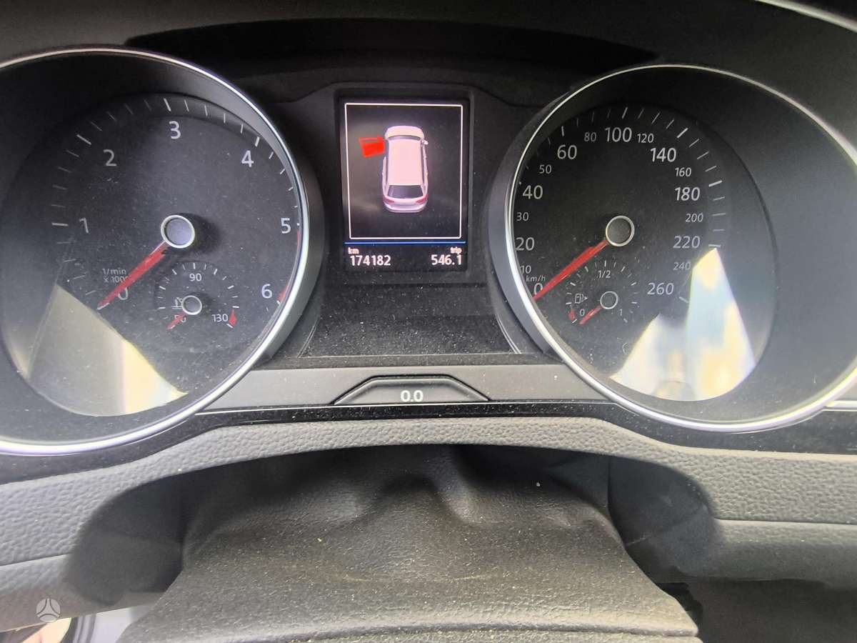 Volkswagen Passat - 11