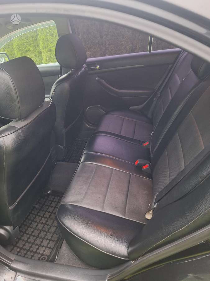 Toyota Avensis - 9