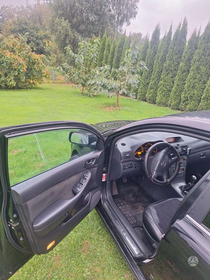 Toyota Avensis - 12