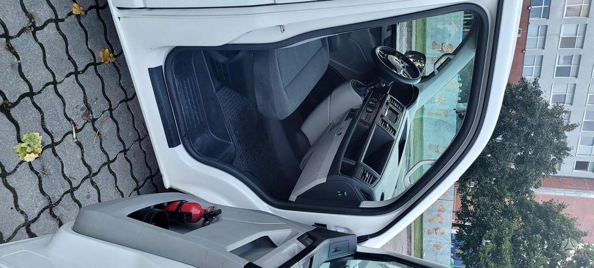 Volkswagen Transporter - 5