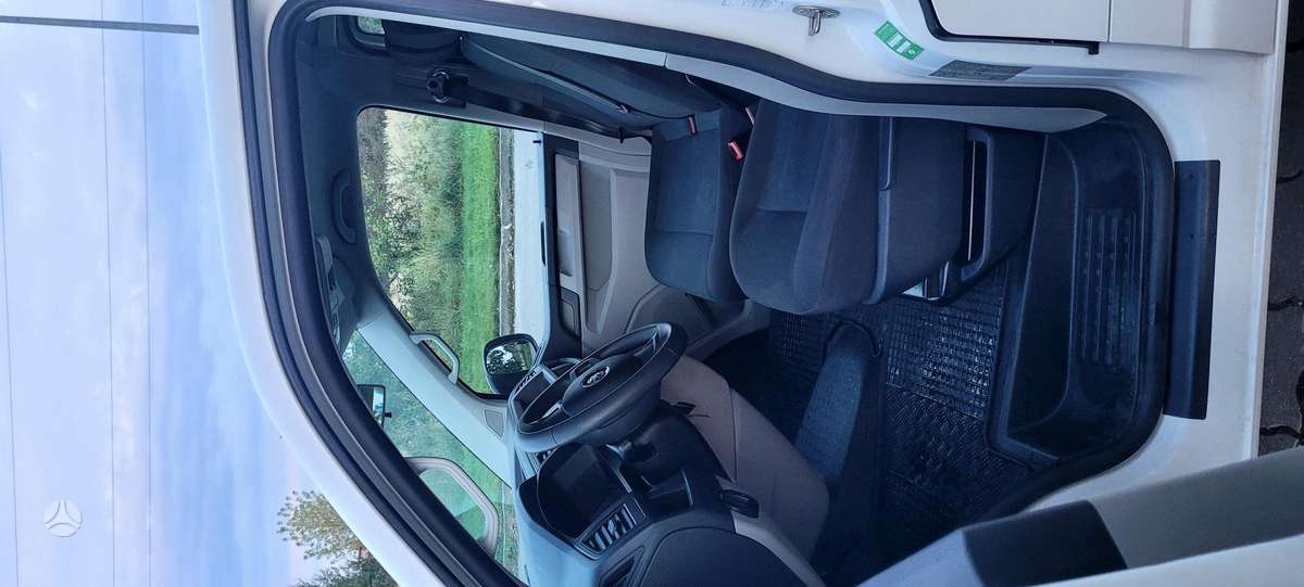 Volkswagen Transporter - 9