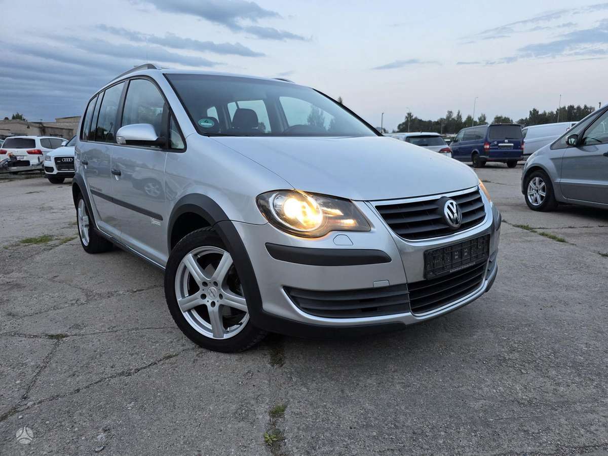 Volkswagen Cross Touran - 1
