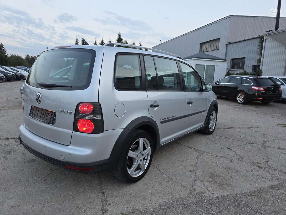 Volkswagen Cross Touran - 4