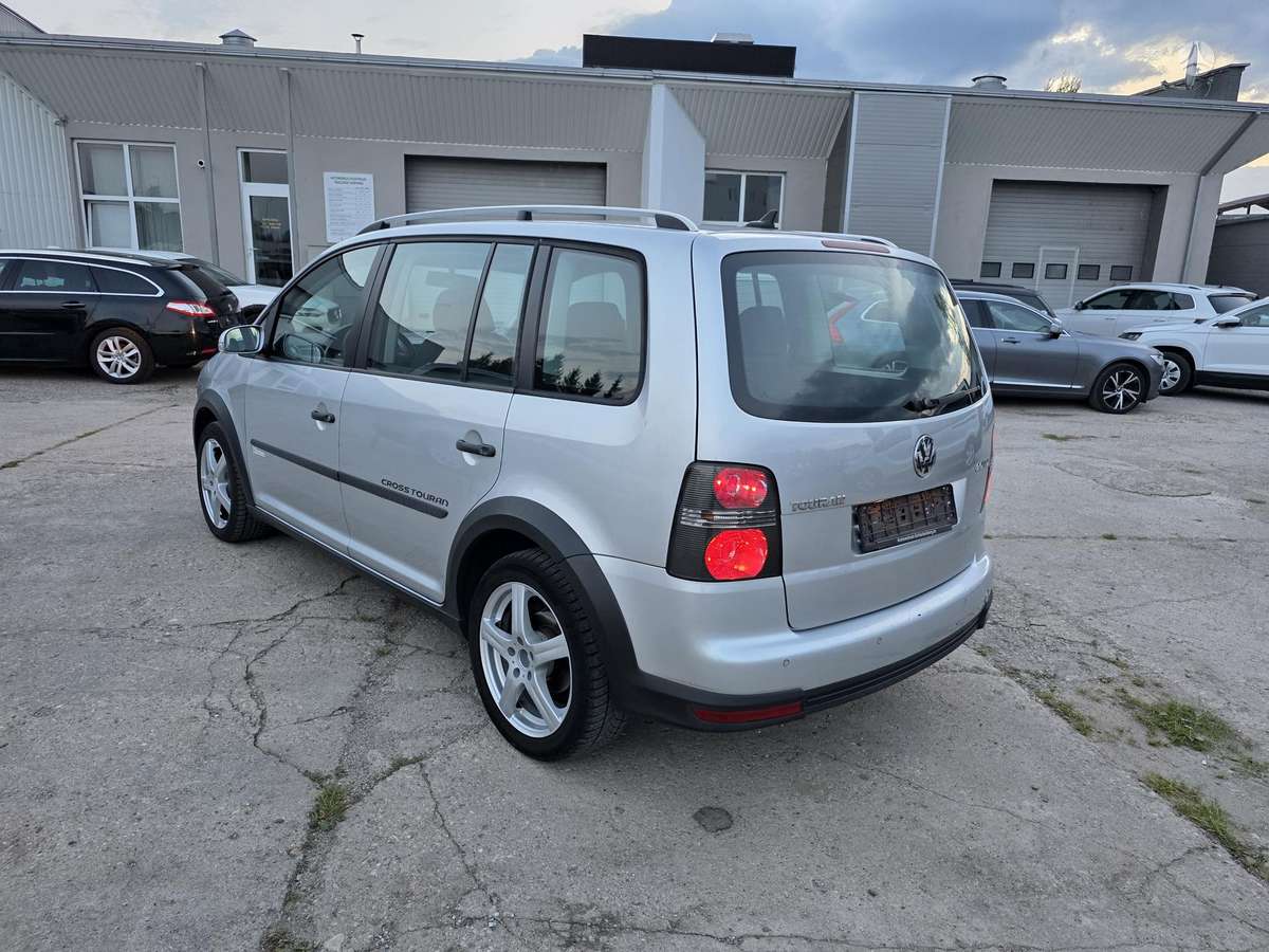 Volkswagen Cross Touran - 3