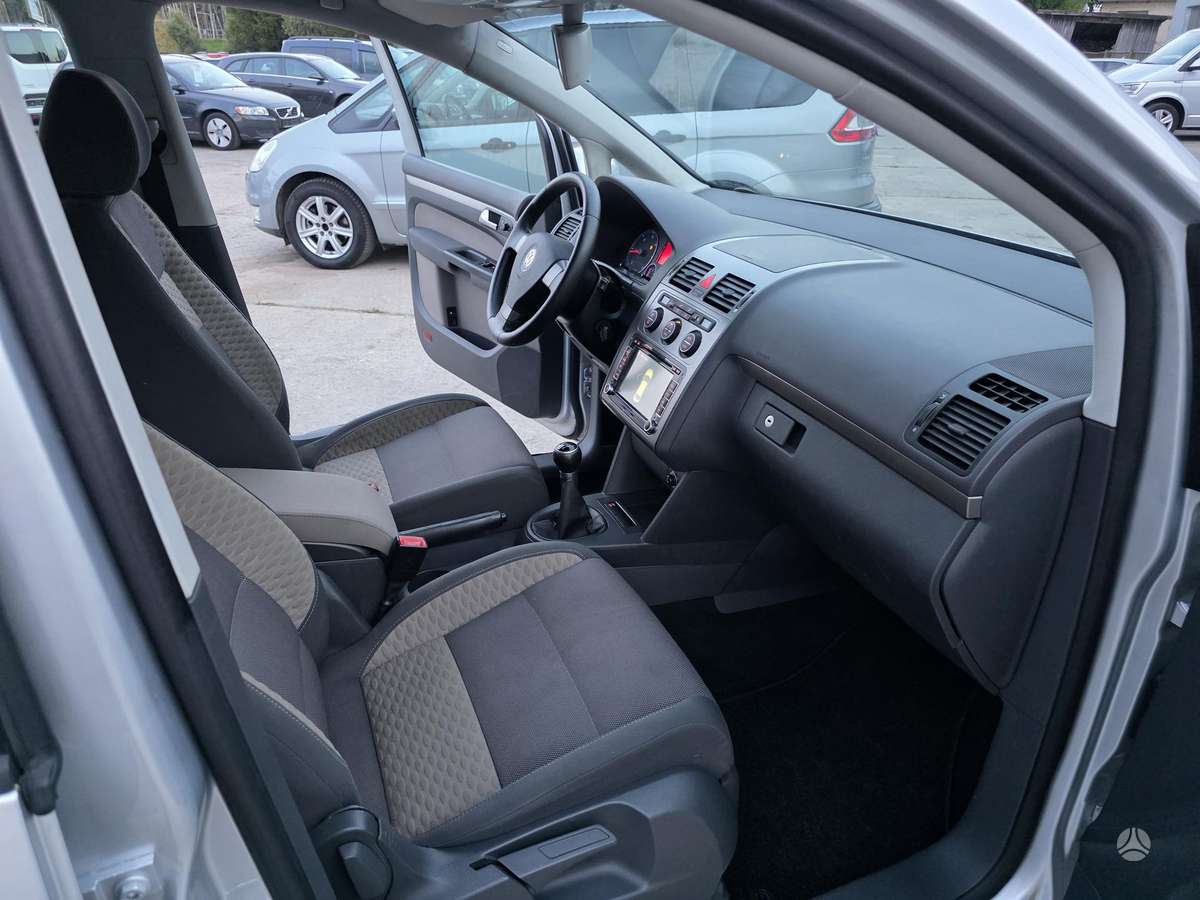 Volkswagen Cross Touran - 12
