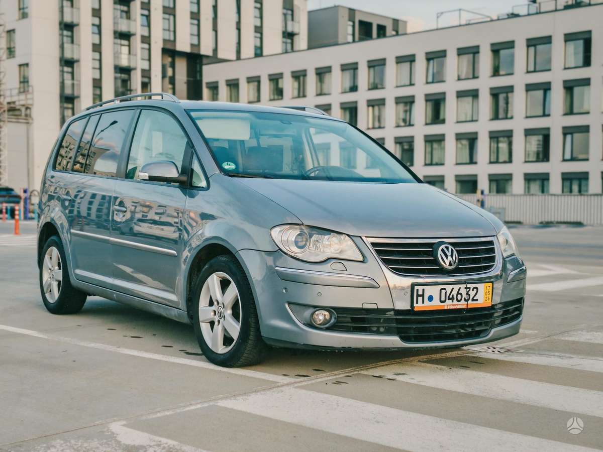 Volkswagen Touran - 1