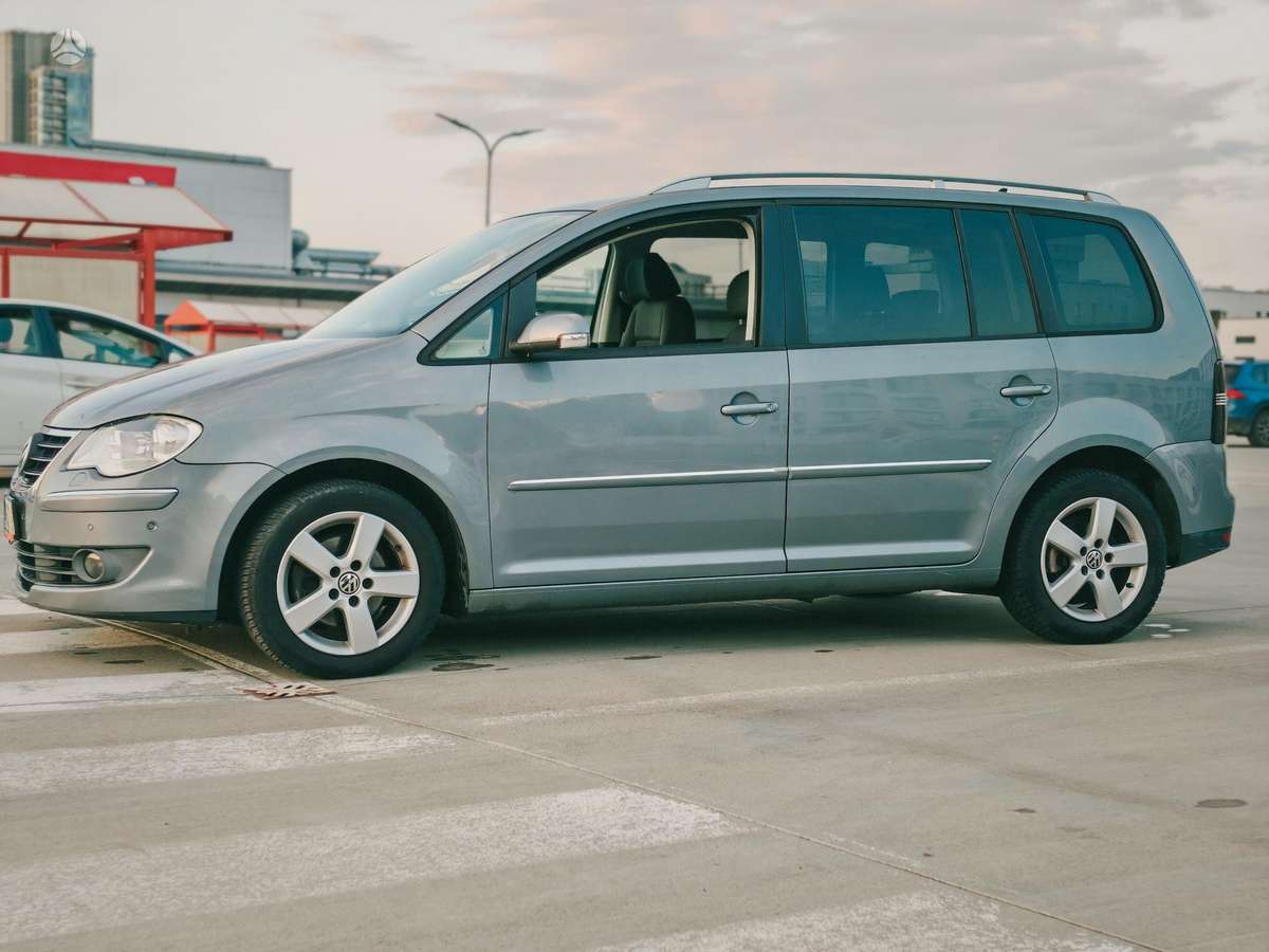 Volkswagen Touran - 4