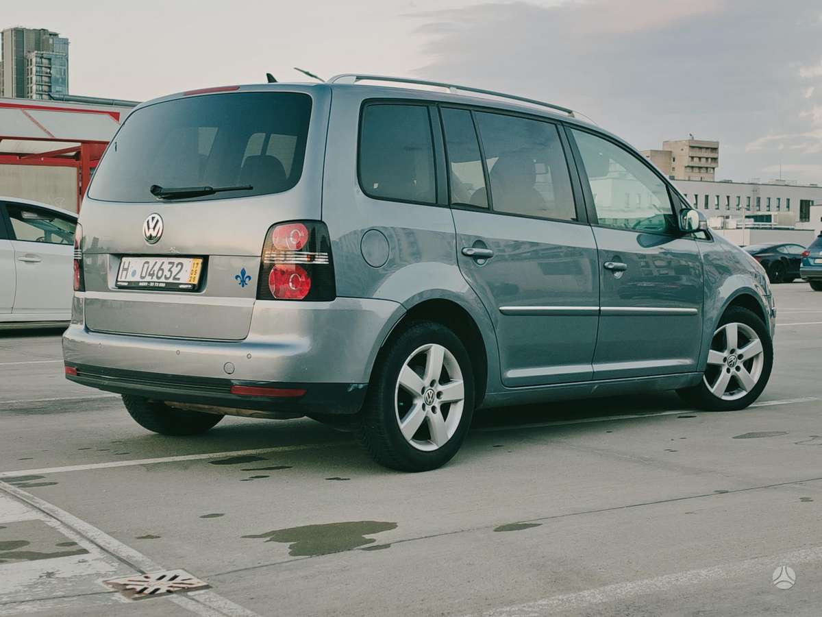 Volkswagen Touran - 8
