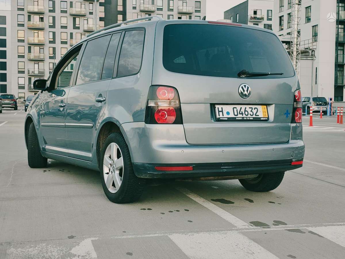 Volkswagen Touran - 10