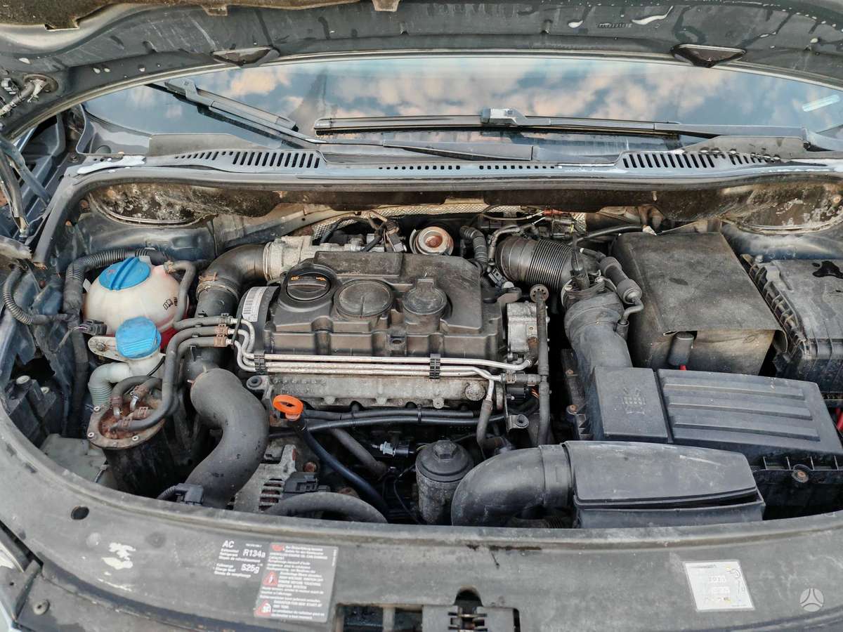 Volkswagen Touran - 12