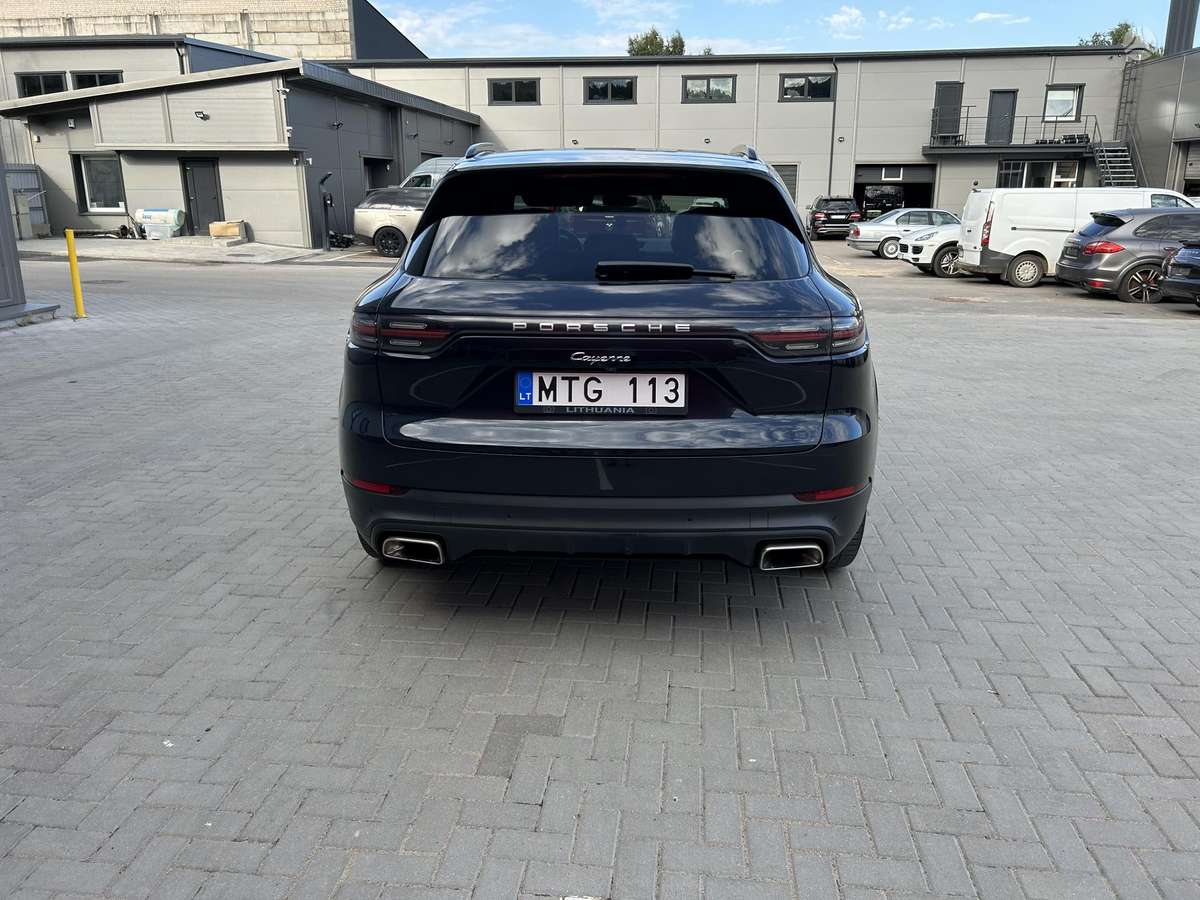 Porsche Cayenne - 4