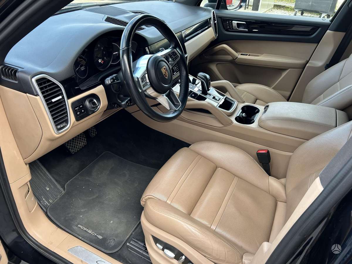 Porsche Cayenne - 8