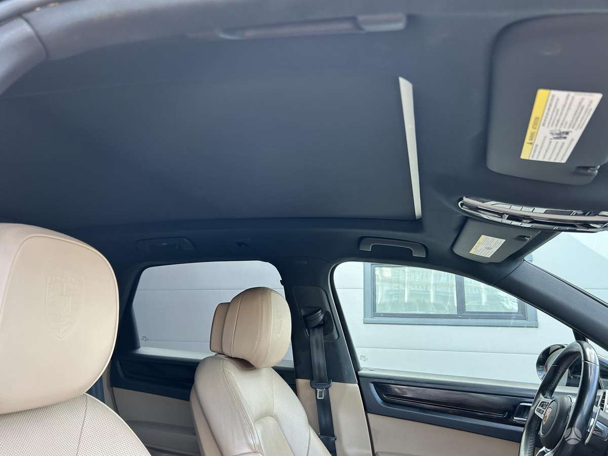 Porsche Cayenne - 10