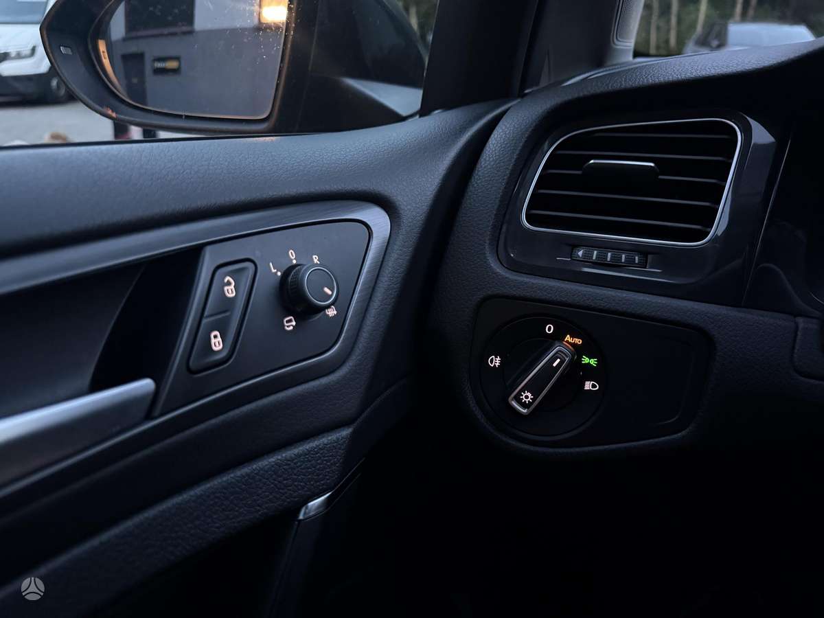 Volkswagen Golf - 10